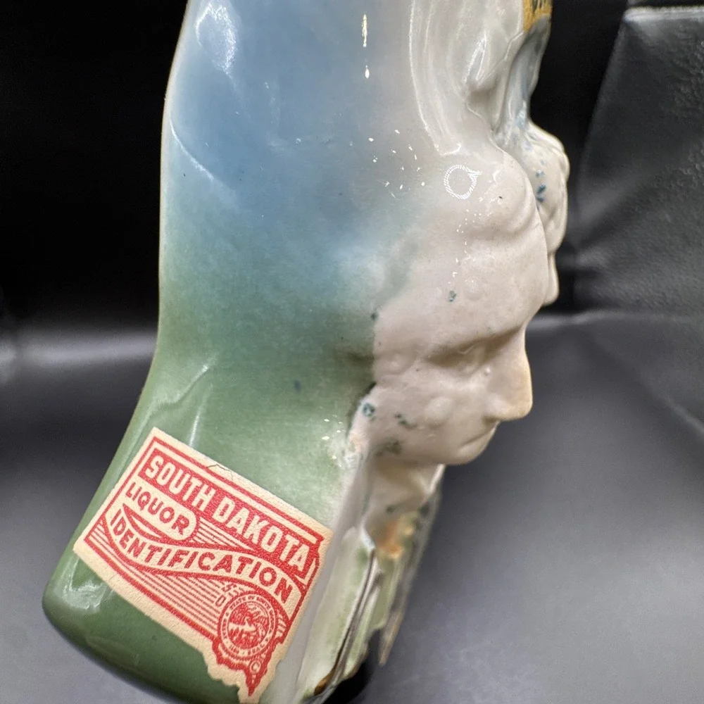 JIM BEAM 1969 BLACK HILLS‎ MT RUSHMORE DECANTER